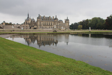 Obraz premium chantilly castle in france 