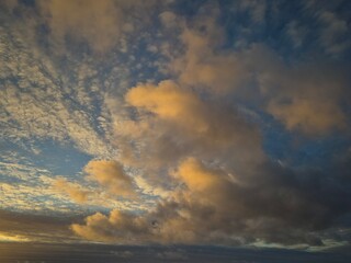 Fototapeta premium Cielos al atardecer durante el mes de Febrero