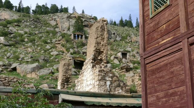 The ruins of an ancient monastery and the Buddhist chapel on the mountainside.
   The monastery of Manjushri is 40 km from Ulan Bator.