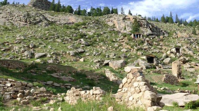 Ruins of an ancient Mongolian Buddhist temple and a chapel on the slope of a rocky mountain.
The remains of the destroyed monastery Manjushri-hit near Ulan Bator.