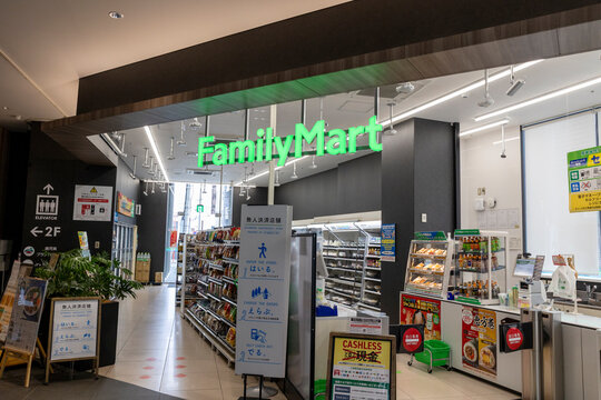 ファミリーマートよかど鹿児島／S店 無人決済コンビニ