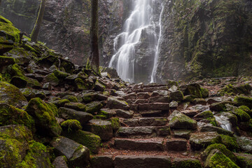 Wasserfall Strukturen in schwarzweiss © PeterWalter