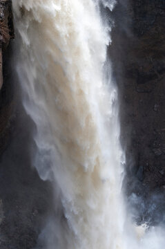 Canada, BC, 100 Mile House.  Helmcken Falls, 141 m waterfall on the Murtle River within Wells Gray Provincial Park in British Columbia