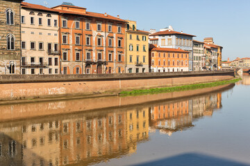 Fototapeta premium Historic buildings built along the edge of the Arno river, Pisa