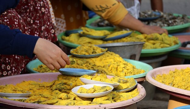 Fresh raw samu fish from South Kalimantan, showcasing natural texture, expertly prepared with authentic local flavors and spices.
