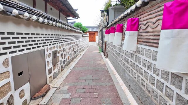 韓国韓屋の並ぶ路地