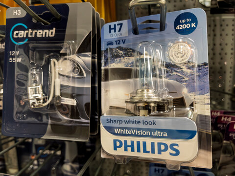Bright Automotive Headlight Bulbs for Enhanced Visibility