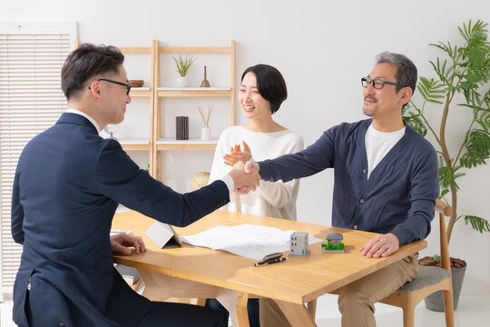 営業マンとミドル夫婦