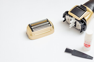 	四枚刃を外した電気シェーバー