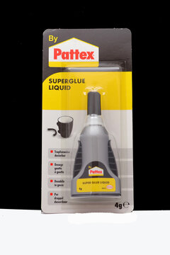 Tube de colle super glue de chez Pattez