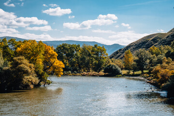 The Kura riverbanks on a fall day near Khertvisi, in the south of Georgia © Pernelle Voyage