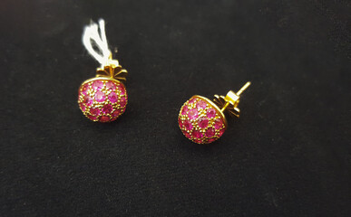 accessories A white gold ring set with diamonds