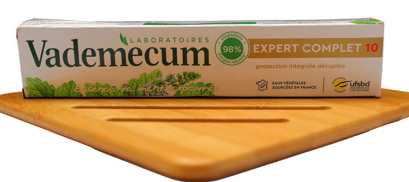 tube de dentifrice de Vademecum