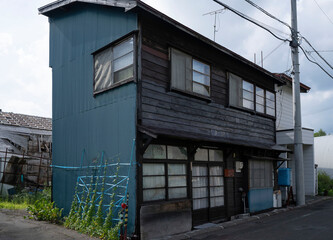 老朽化した二階建て一軒家,日本らしい住宅