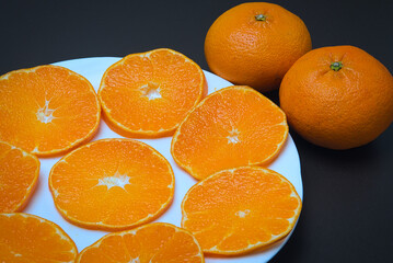 皮が薄くてむきやすく、果汁たっぷりで本当においしい愛媛県産の柑橘類・甘平の輪切り