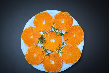 皮が薄くてむきやすく、果汁たっぷりで本当においしい愛媛県産の柑橘類・甘平の輪切り