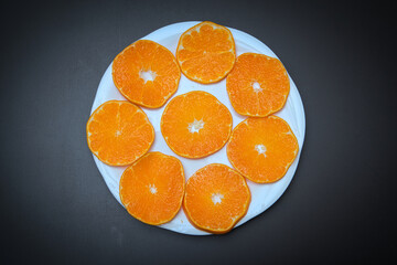 皮が薄くてむきやすく、果汁たっぷりで本当においしい愛媛県産の柑橘類・甘平の輪切り