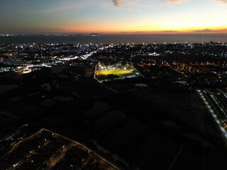 태국 방센 도심의 화려한 불빛과 도로망이 어우러진 역동적인 야경 드론 항공 촬영 사진  © rokacaptain