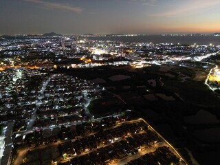 태국 방센 도심의 화려한 불빛과 도로망이 어우러진 역동적인 야경 드론 항공 촬영 사진  © rokacaptain