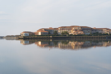 Résidence Le Boucanier vue depuis la plage à Lac Vieux Boucau, France © DAUZATS