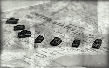 Obraz premium Miniature military tanks on map representing USA national defense.