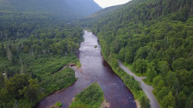 fleuve Saint-Laurent dans le parc national de la Mauricie au Canada