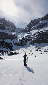 Snowshoeing. Sierra de la Partacua. Tena Valley, Aragonese Pyrenees