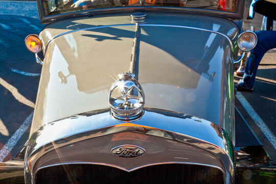 Beautiful oldtimer take place in the MTK Classics 2011 to support the politician Cyriax