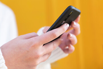 Fototapeta premium A person is holding a cell phone and texting