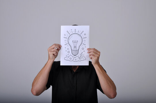 homem com ideia nova na cabe&ccedil;a