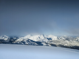 Obraz premium snow covered mountains in winter