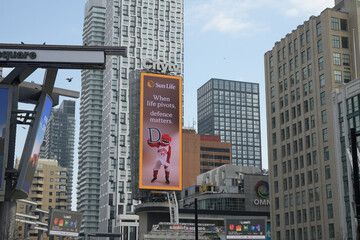 Naklejka premium CityTV digital billboard with Sun Life sponsorship partnership with the Toronto Raptors, Sankofa Square