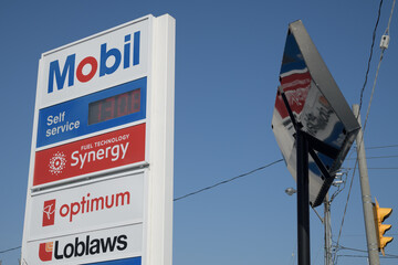 Naklejka premium Mobil gas station pylon sign at 600 Victoria Park Av (at Gerrard St E), Toronto