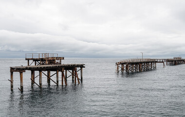 Obraz premium The remains of the old jetty in Rapid Bay, South Australia, Australia