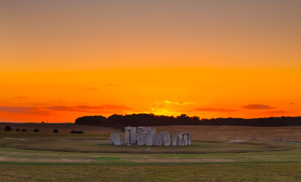 Stonehenge, Salisbury, UK, August 04, 2025; Stunning aerial view of the sunset and spectacular historical monument of Stonehenge stone circles, Wiltshire, England, UK