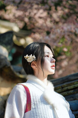 밀양향교 돌담 아래 매화와 한복 여인의 봄 풍경