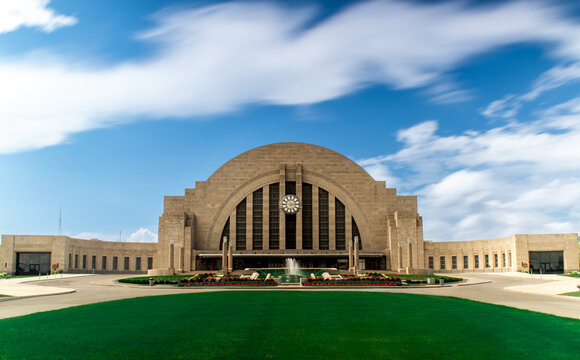 Cincinnati Union Terminal building under blue sky in Cincinnati, Ohio