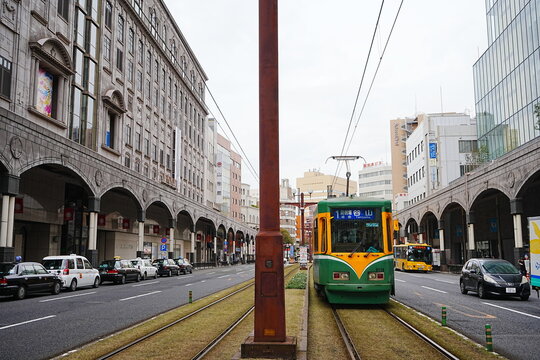 Cityscape of Kinsei-dori Street in Kagoshima, Japan, featuring Urban Trams - 日本 鹿児島 市街地 金生通り いづろ通りの街並み 路面電車が走る風景