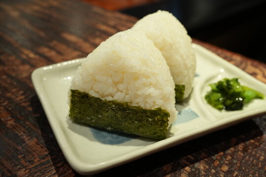 Japanese Rice ball, Omusubi or Onigiri - 日本食 おにぎり