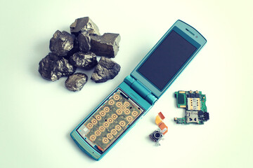 パソコンや携帯電話などのデジタル機器に使われるレアメタルやレアアース