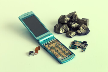 パソコンや携帯電話などのデジタル機器に使われるレアメタルやレアアース