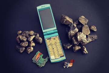 パソコンや携帯電話などのデジタル機器に使われるレアメタルやレアアース