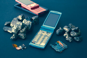 パソコンや携帯電話などのデジタル機器に使われるレアメタルやレアアース