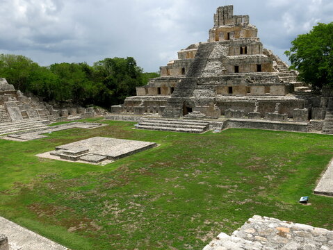 Maya Pyramide in Edzn&aacute;