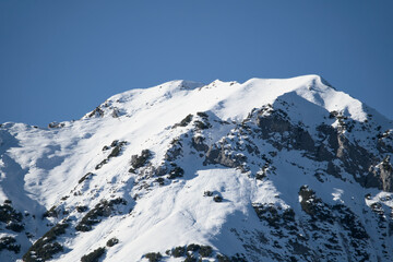 Obraz premium Snow covered Karwendel mountains Glowing in Winter Sunshine from Pertisau Achensee region.