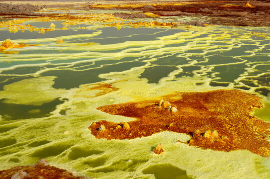 The colors of salt generated by the mineral-laden vapors of Dallol Volcano, Ethiopia