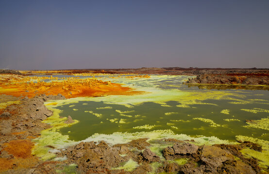 The colors of salt generated by the mineral-laden vapors of Dallol Volcano, Ethiopia