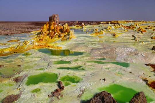 The colors of salt generated by the mineral-laden vapors of Dallol Volcano, Ethiopia