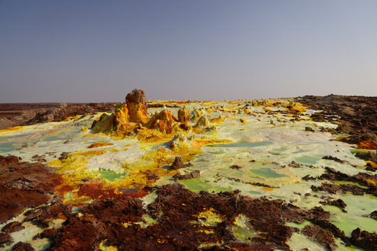 The colors of salt generated by the mineral-laden vapors of Dallol Volcano, Ethiopia