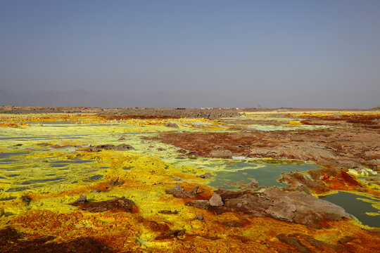 The colors of salt generated by the mineral-laden vapors of Dallol Volcano, Ethiopia